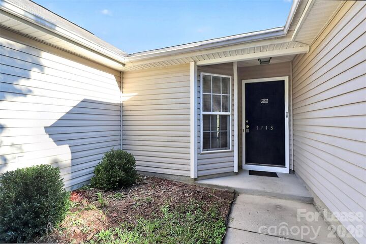 Property Photo: 1713 Summit Ridge Lane NC 28083