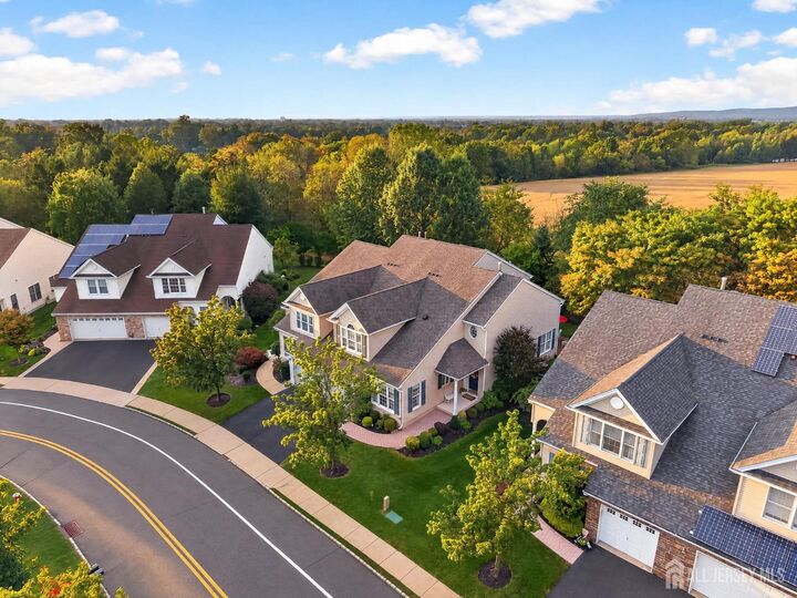 Property Photo:  87 Saratoga Court  NJ 08873 