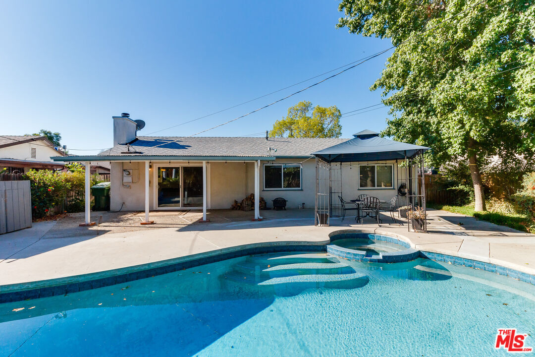 Property Photo:  23907 Mobile St  CA 91307 