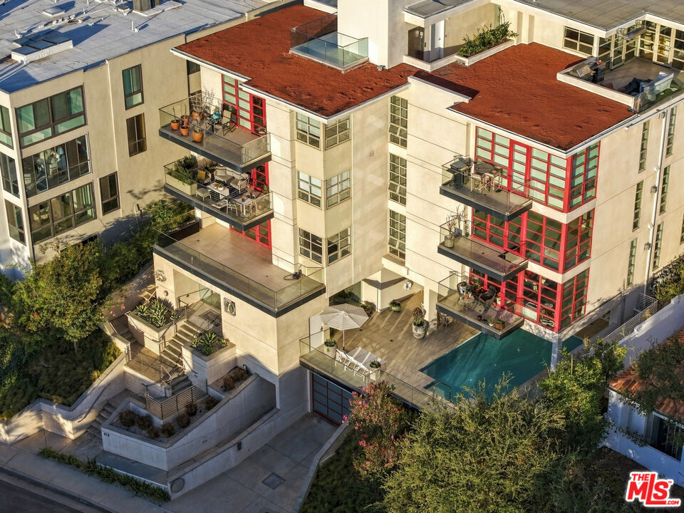 Property Photo:  870 Haverford Ave, Unit 202  CA 90272 