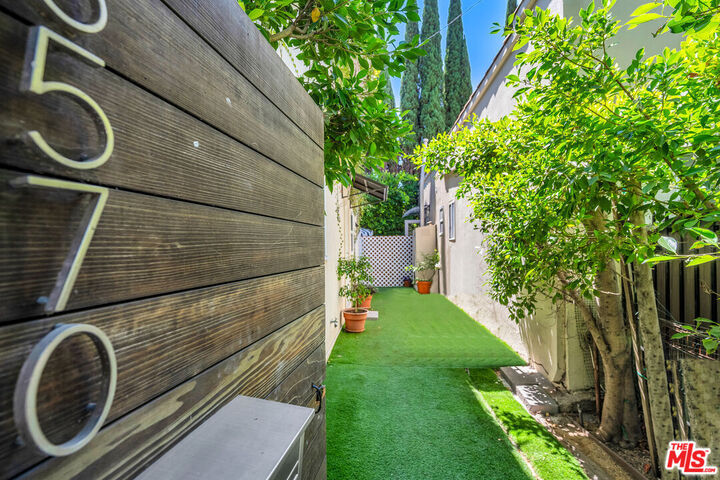 Property Photo:  740 N Westmount Dr  CA 90069 