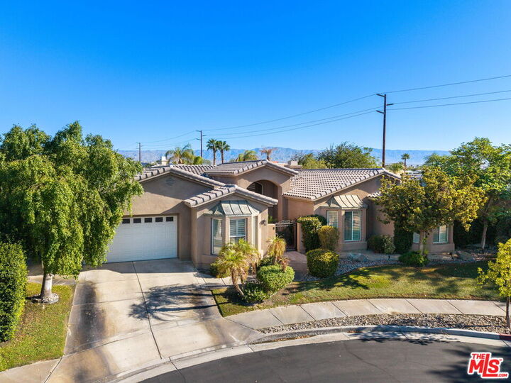 Property Photo:  8 Dickens Ct  CA 92270 