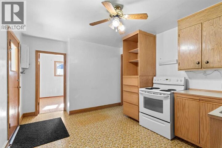 Property Photo:  320 4 Avenue South  AB T0M 2A0 