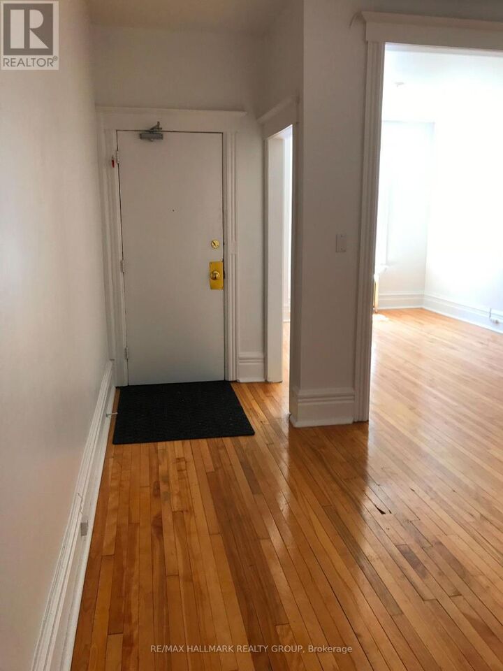 Property Photo:  421 Lisgar Street 3  ON K1R 5G9 
