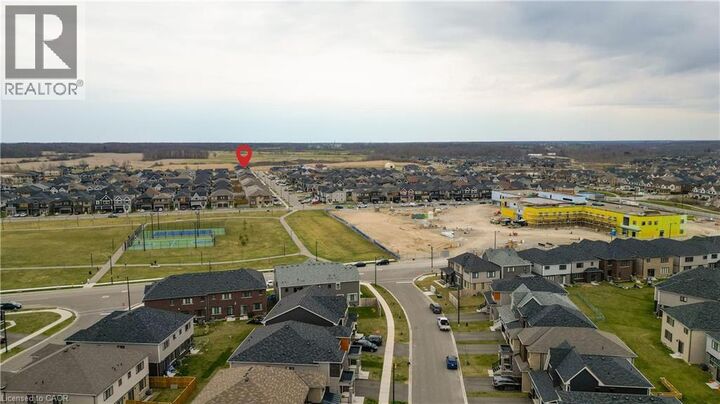 Property Photo: 22 Oaktree Drive ON N3W 0E6