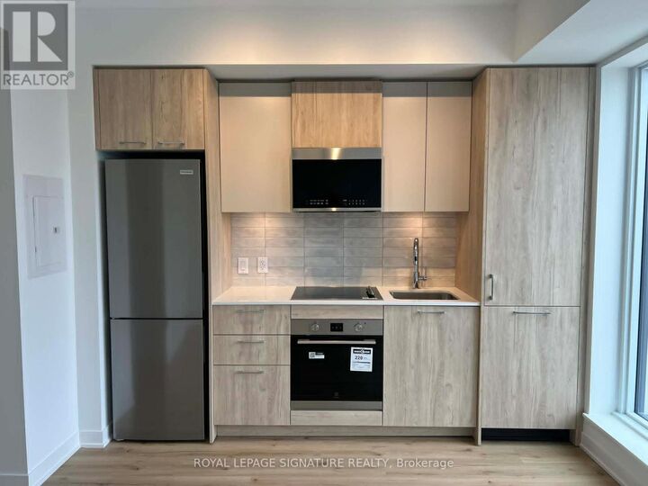 Property Photo:  10 Oak St Street 2310  ON M5A 0Z1 