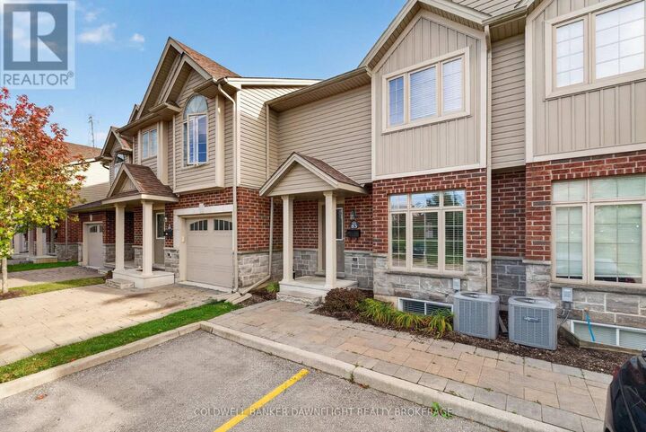 Property Photo:  1061 Eagletrace Drive 83  ON N6G 0T3 