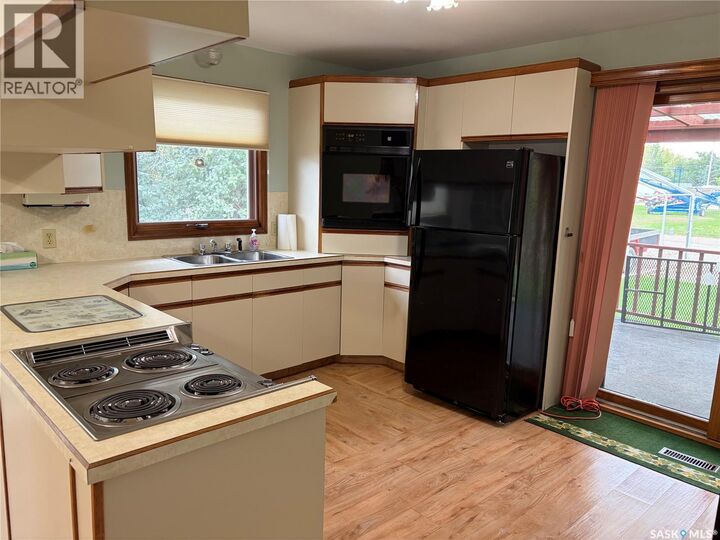 Property Photo:  116 5th Avenue E  SK S0H 1X0 