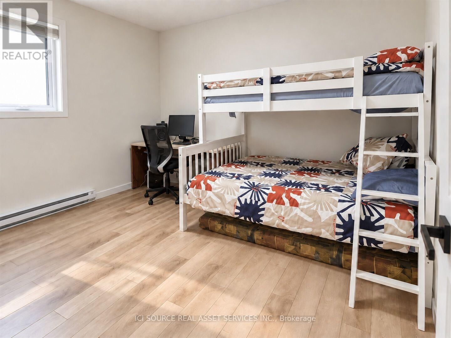 Property Photo: 1221 Meadowlands Drive East ON K2E 6K2