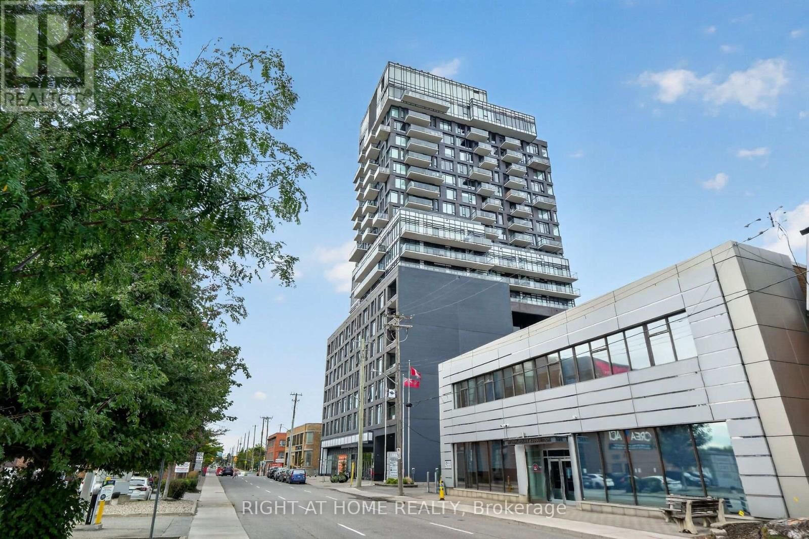 Property Photo: 203 Catherine Street 6 ON K2P 1J5