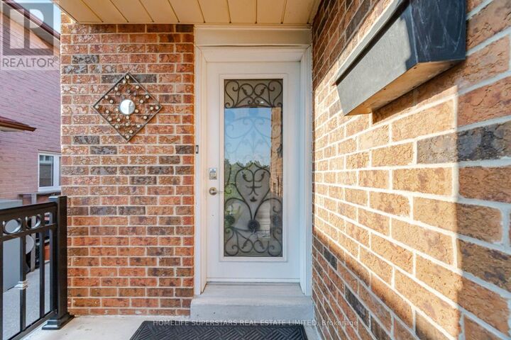 Property Photo: 177 Surbray Grove ON L5B 2E2