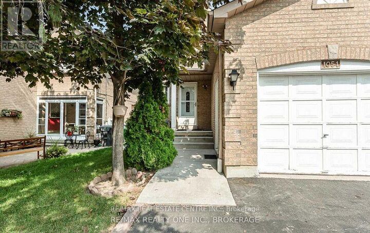 Property Photo:  1051 Blizzard Road Upper  ON L5V 1T2 