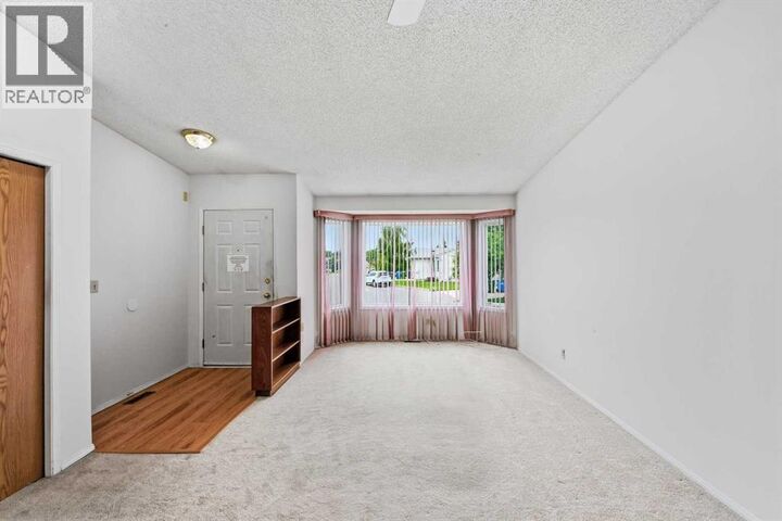 Property Photo:  60 Rundlelawn Green Northeast  AB T1Y 6S5 