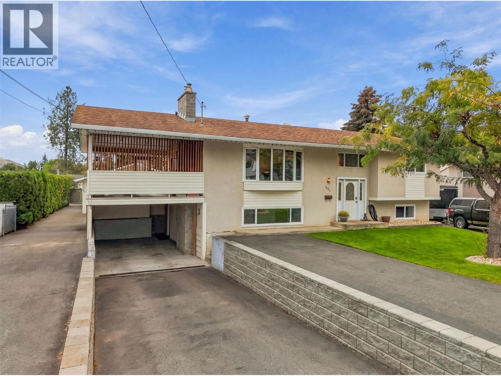 Property Photo:  851 Sumac Place  BC V2B 6R4 