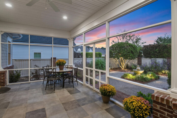 Property Photo:  284 Champion Court  FL 32541 