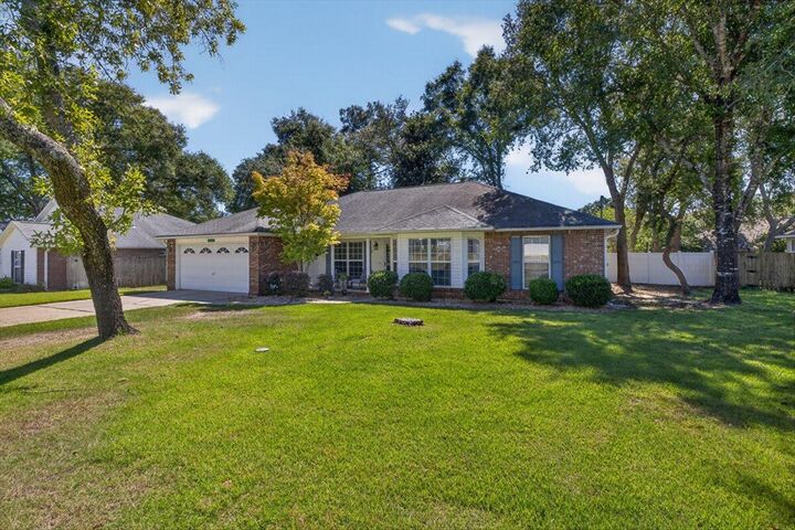 Property Photo:  2806 Ping Lane  FL 32539 