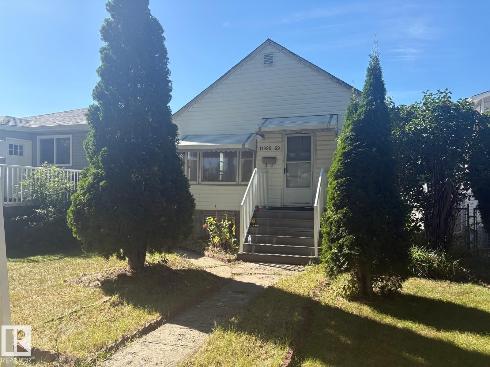 Property Photo:  11922 69 Street NW  AB T5B 1S5 