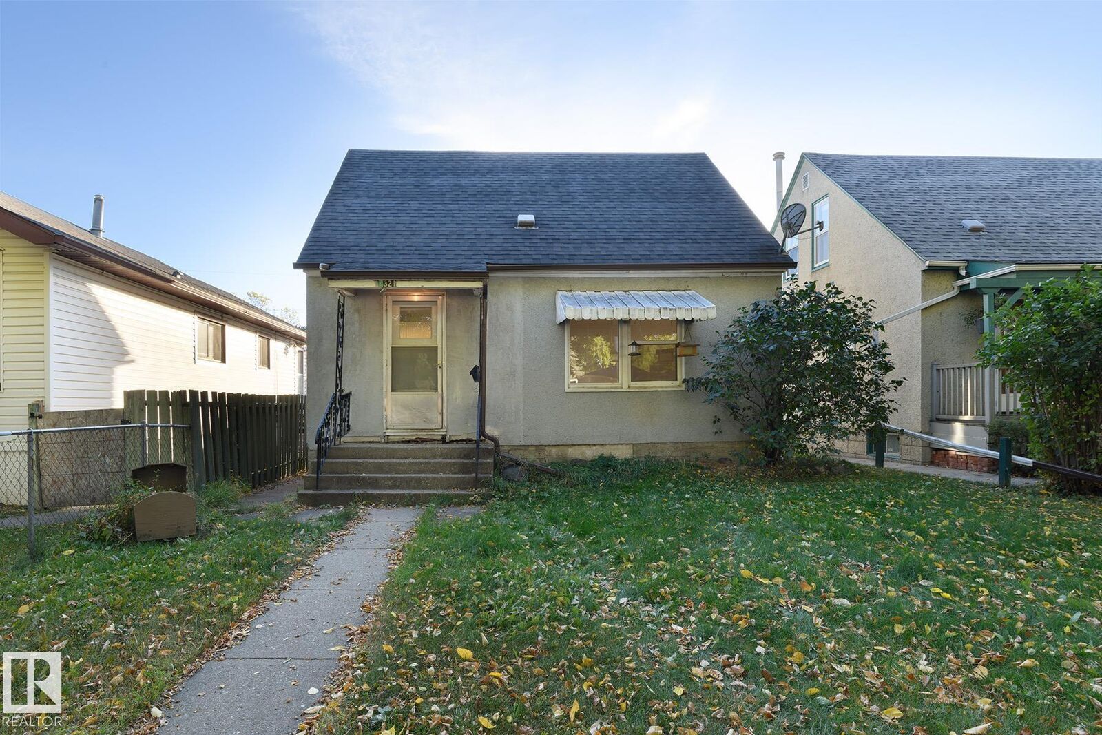 Property Photo:  11321 89 Street NW  AB T5B 3T5 