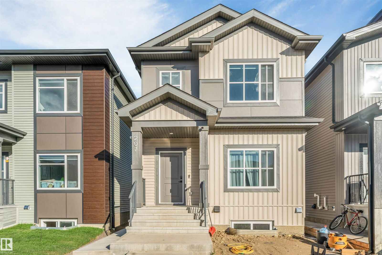 Property Photo:  207 25 Street SW  AB T6X 3K3 