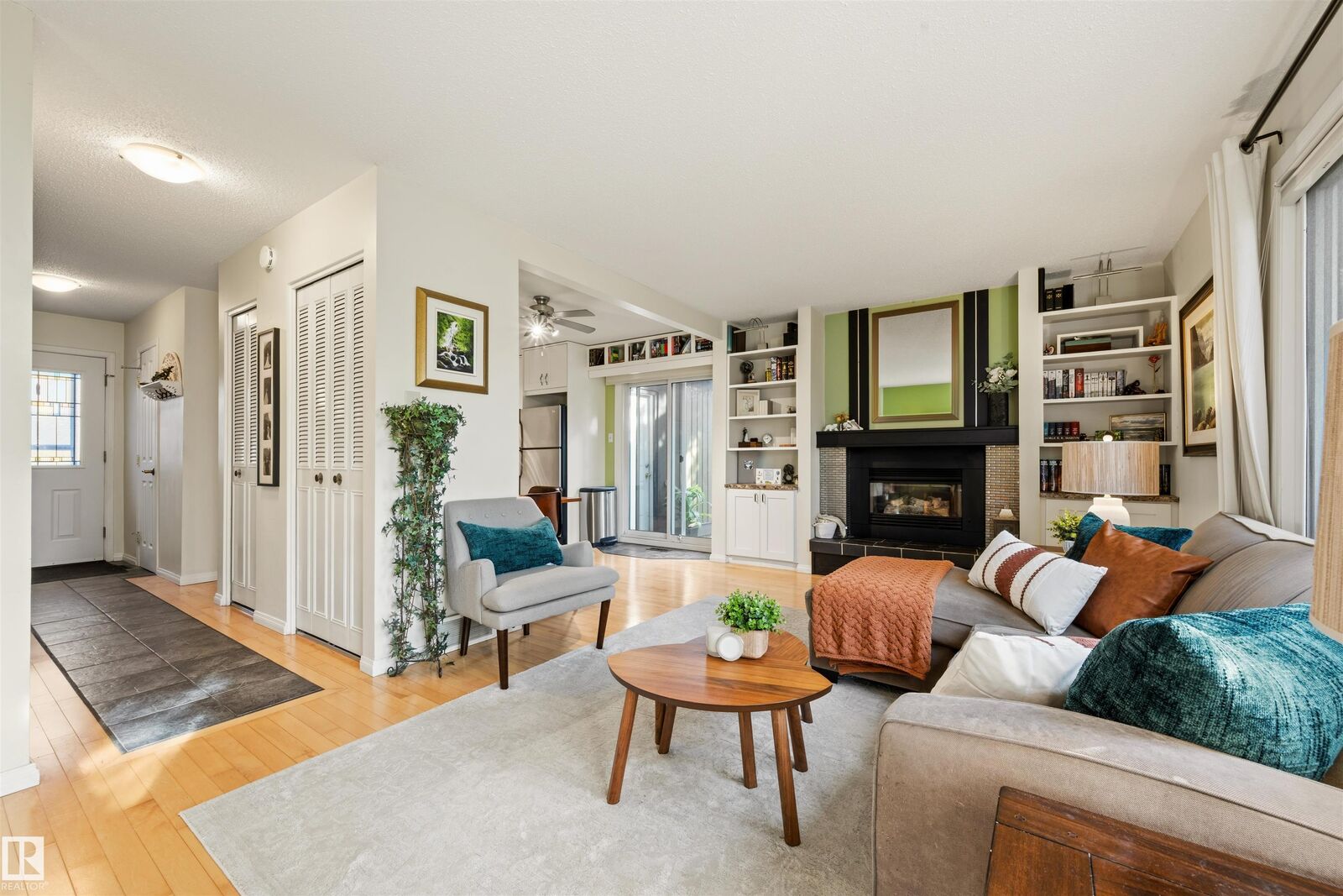 Property Photo:  7067 32 Avenue NW  AB T6K 2K9 