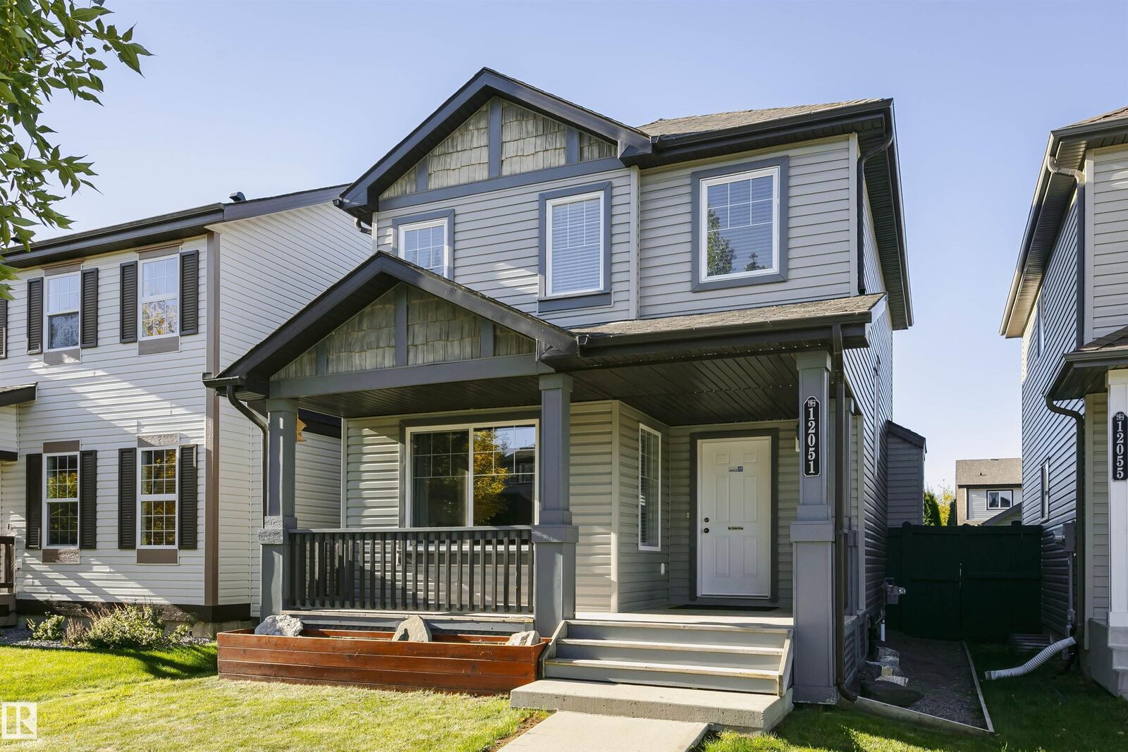 Property Photo:  12051 18 Avenue SW  AB T6W 1W3 
