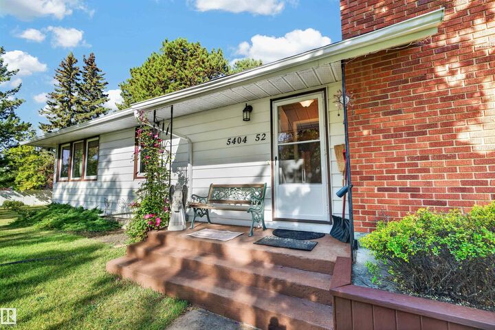 Property Photo:  5404 52 Avenue  AB T0B 2R0 