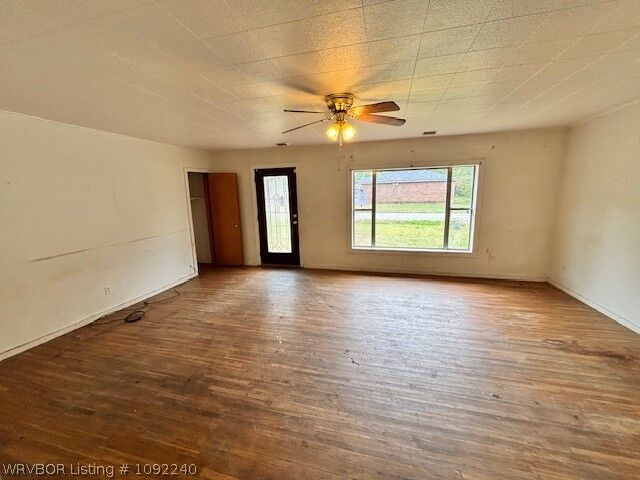 Property Photo:  833 Washington Street  AR 72958 