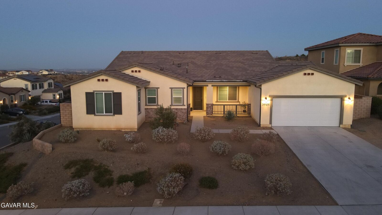 Property Photo:  39186 Pinto Court  CA 93551 