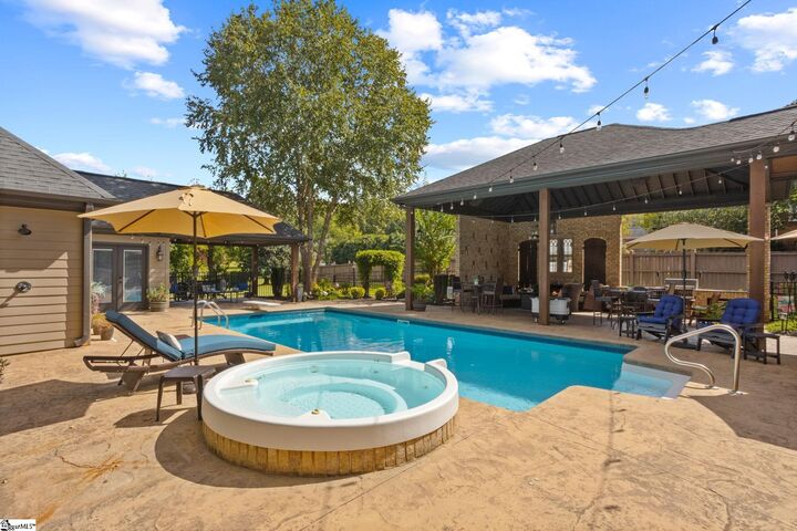 Property Photo: 105 Ascot Drive SC 29651-1005