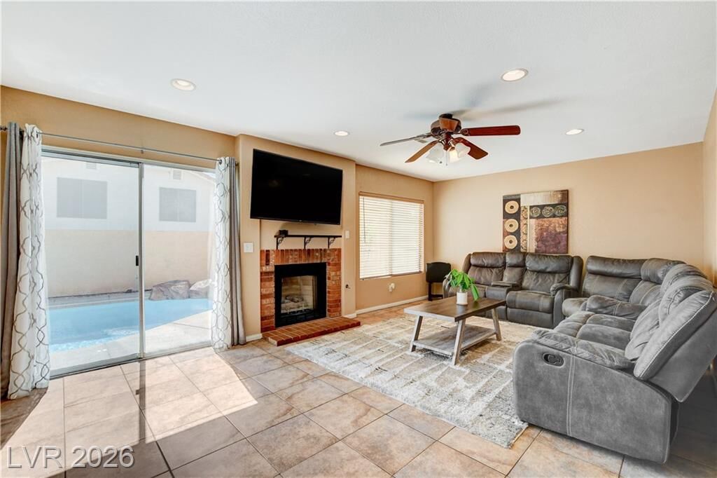 Property Photo:  
