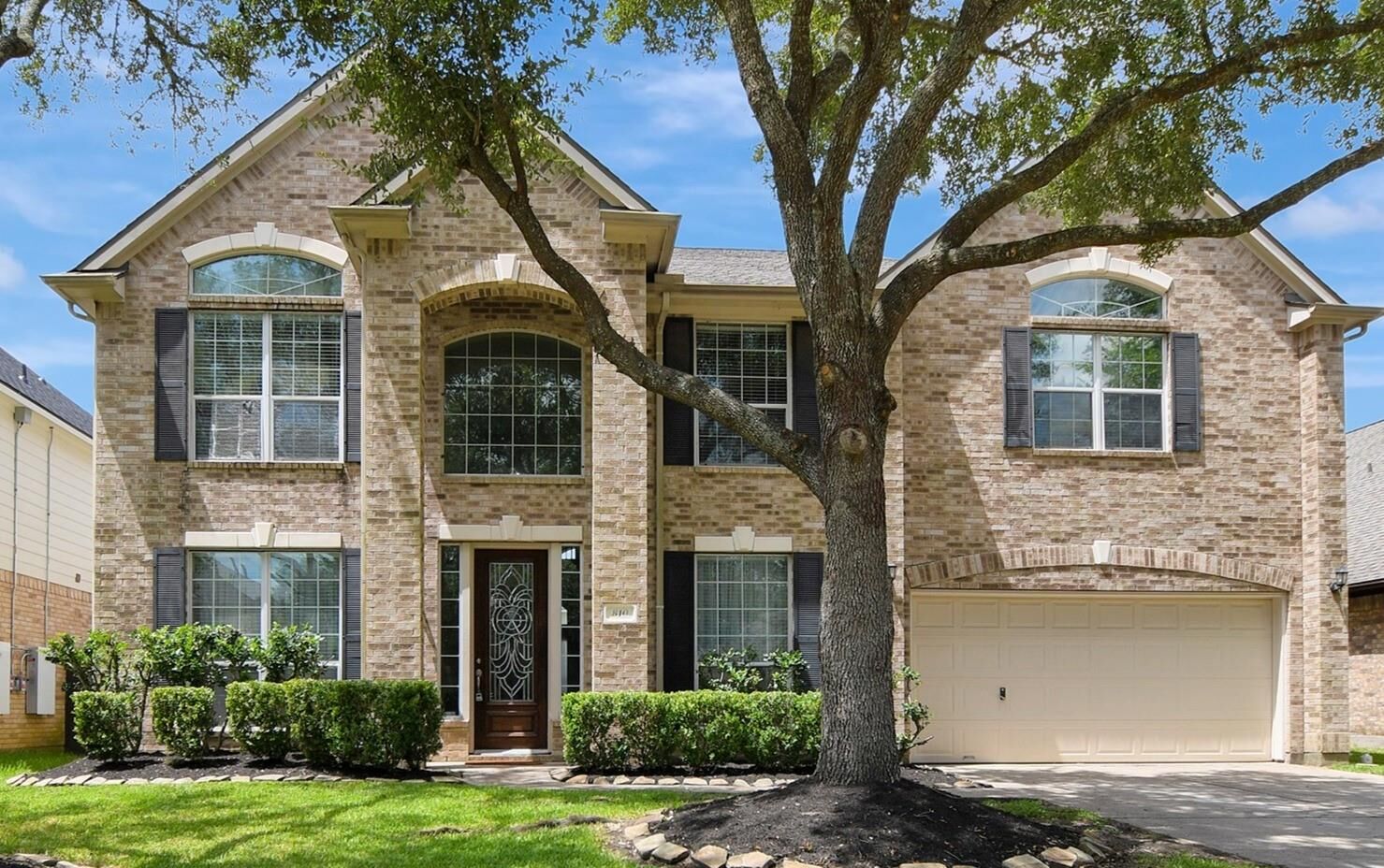Property Photo:  810 Almond Pointe  TX 77573 