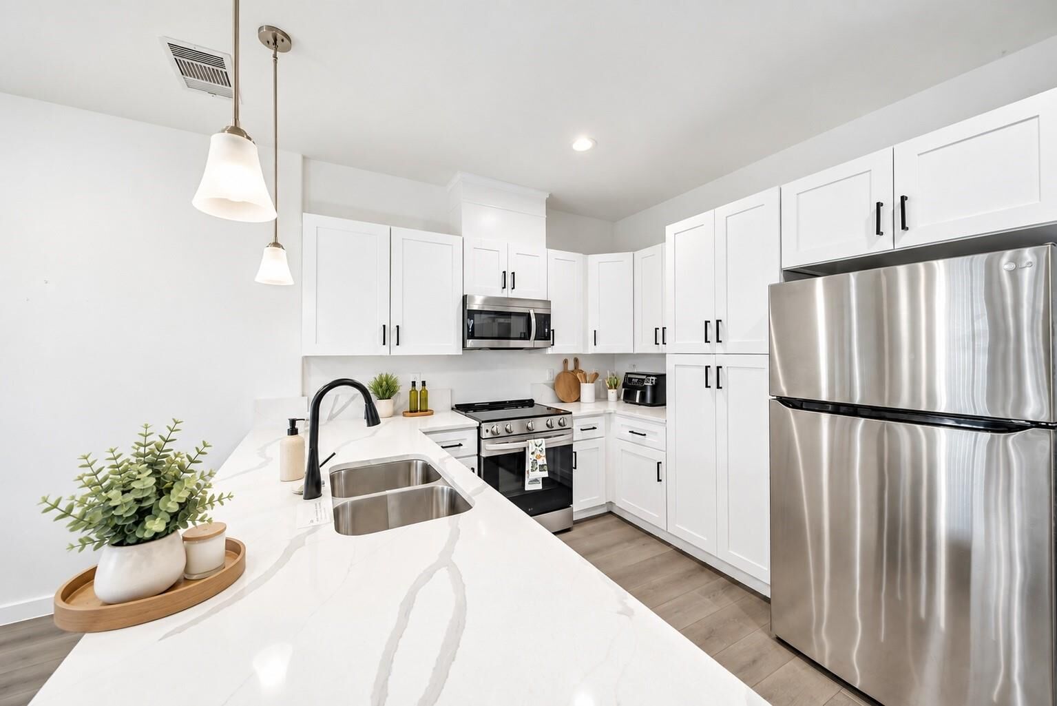 Property Photo:  4011 King Street  TX 77026 