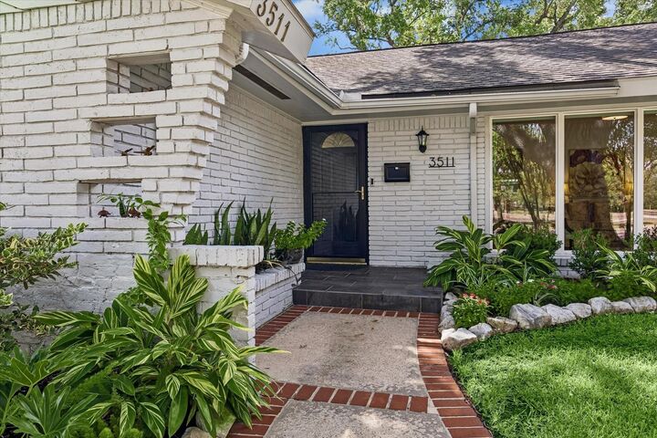 Property Photo: 3511 S Braeswood Boulevard TX 77025