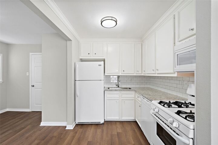 Property Photo: 234 W 27th Street 2 TX 77008