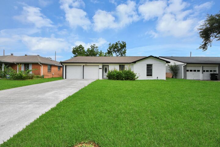 Property Photo:  212 Harold Lane  TX 77521 