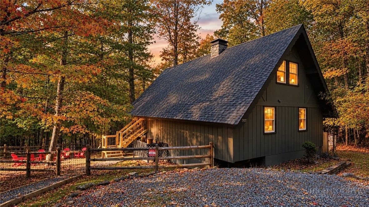 Property Photo:  707 Pine Ridge Road  NC 28604 