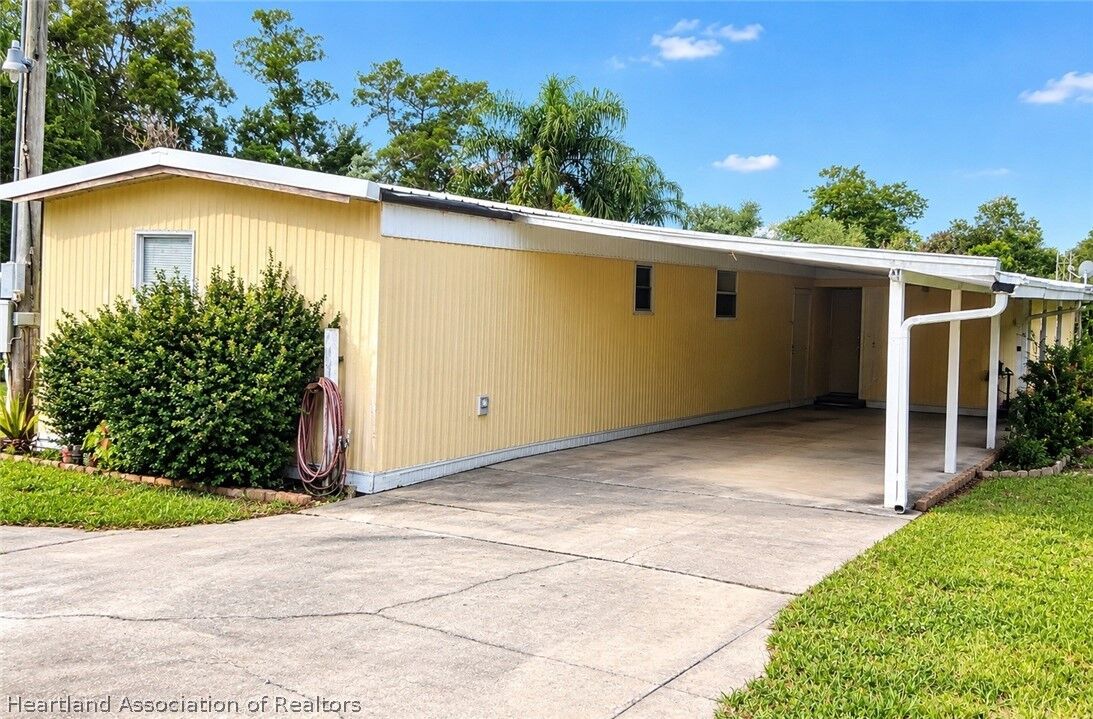 Property Photo: 18 Recreation Drive FL 33960