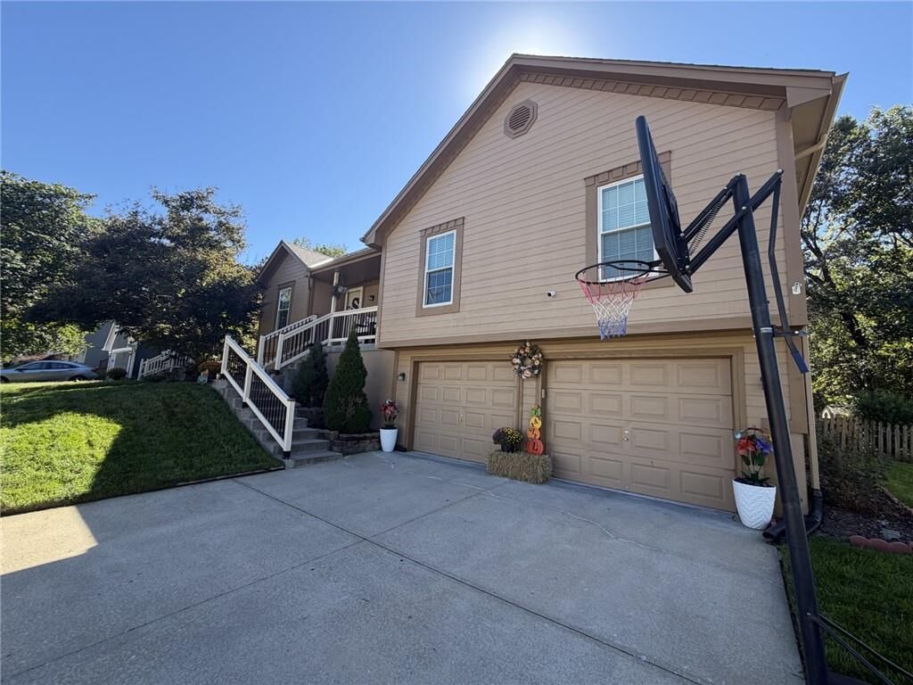 Property Photo: 8623 NE 72nd Terrace MO 64158