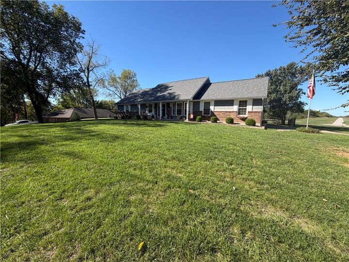Property Photo: 1008 Medbury Lane MO 64085