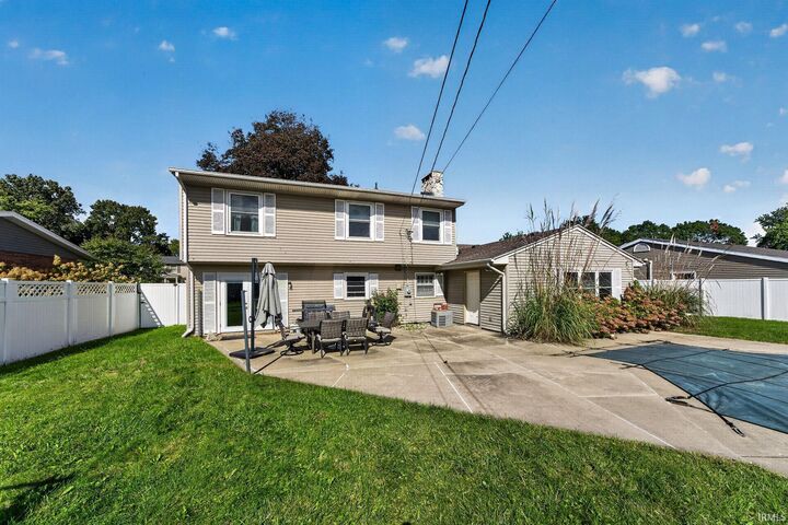Property Photo:  1352 Roelke Drive  IN 46614-6042 