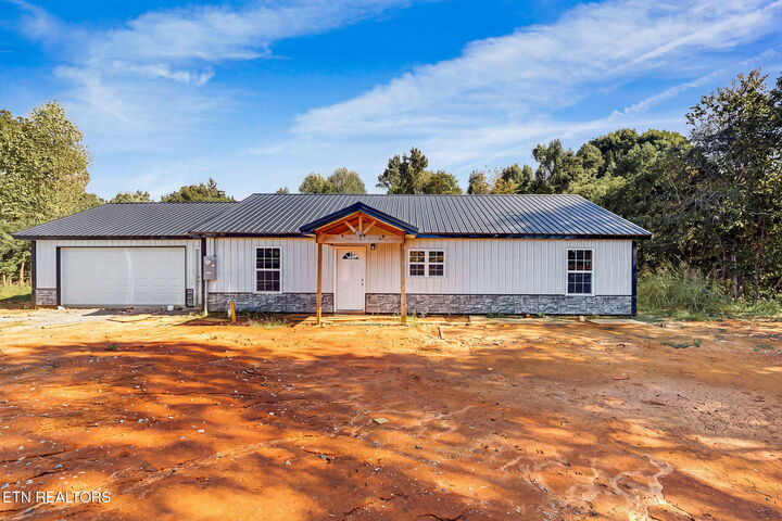 Property Photo: 367 N Fork Rd TN 37354