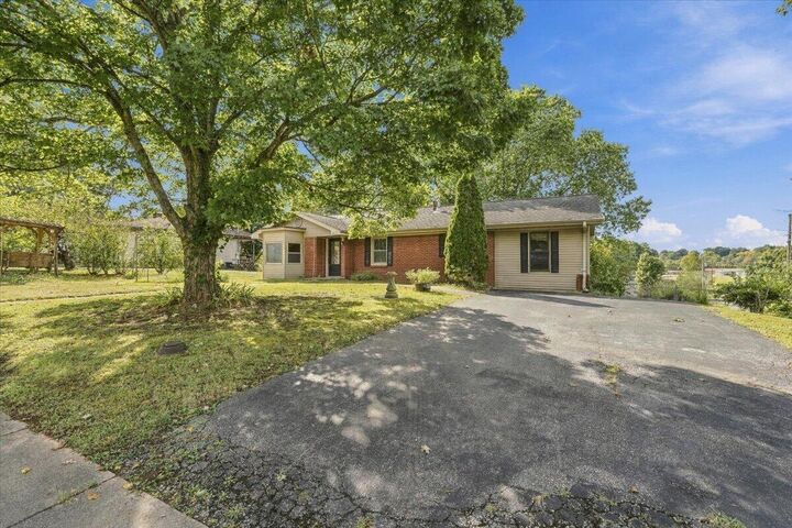 Property Photo:  403 Walnut Drive  KY 42055 