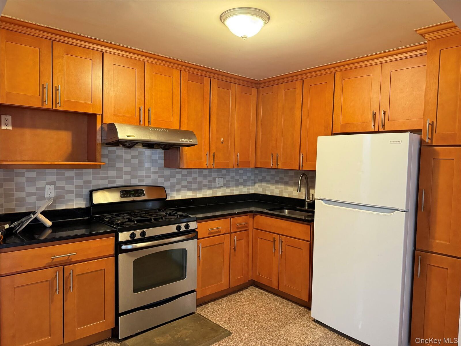 Property Photo: 13425 59th Avenue 3 Fl NY 11355