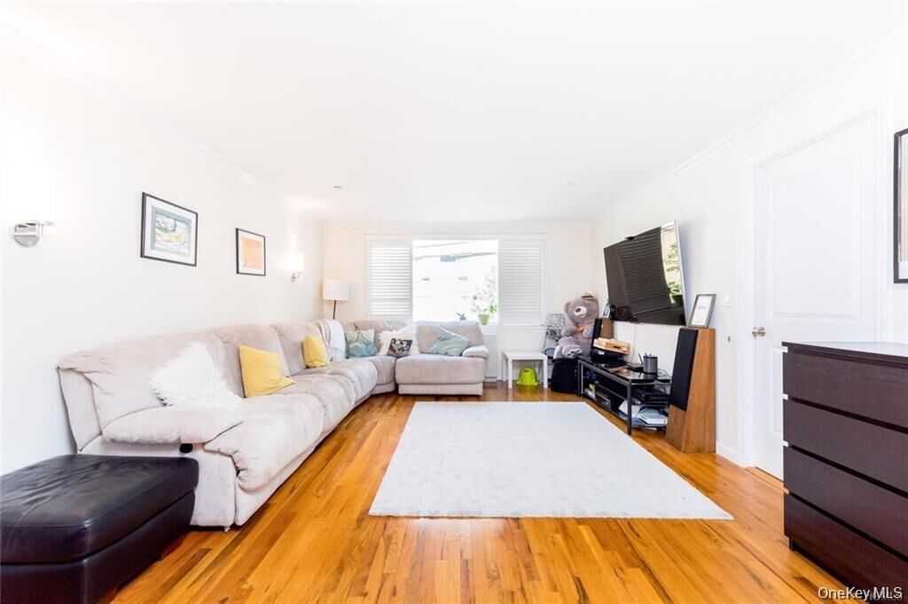 Property Photo:  3800 Blackstone Avenue 2S  NY 10463 