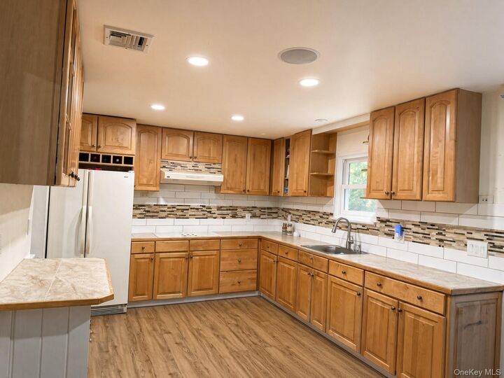 Property Photo:  531 Brookhaven Avenue  NY 11901 