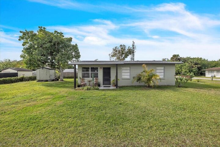 Property Photo:  1437 Coral Ridge Drive  FL 33950 