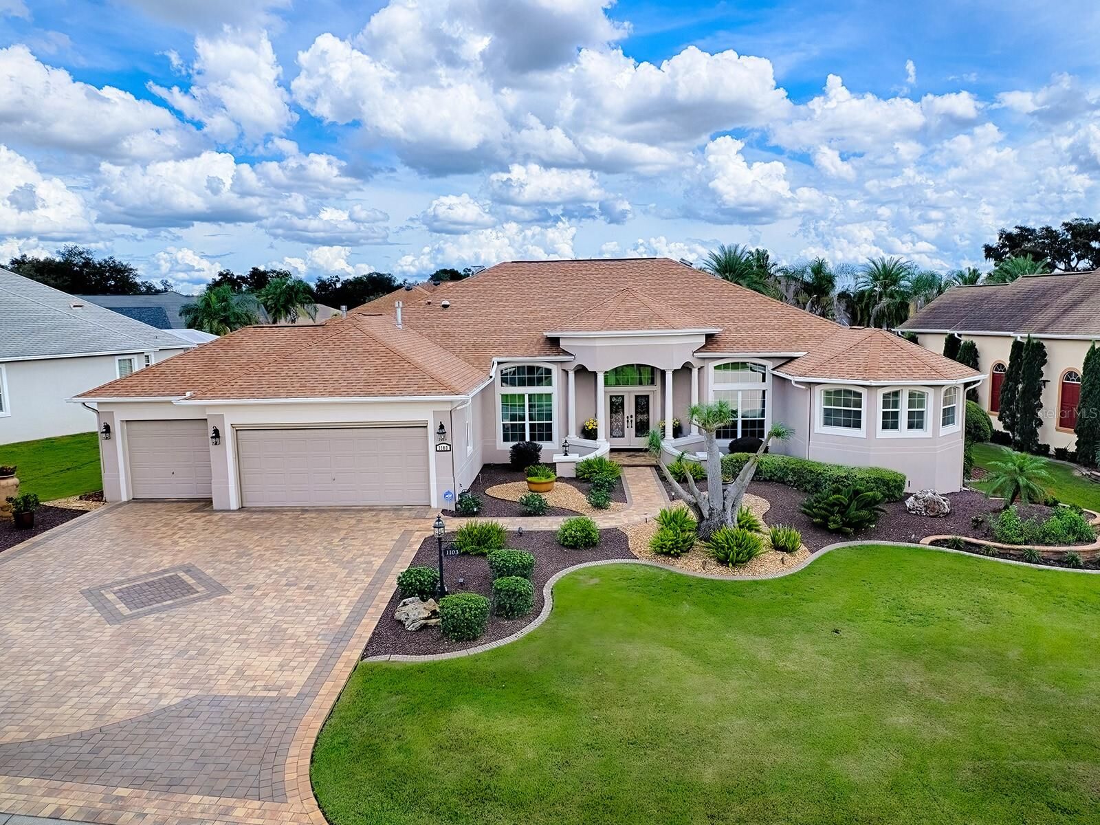 Property Photo:  1103 Miona Shores Drive  FL 32162 