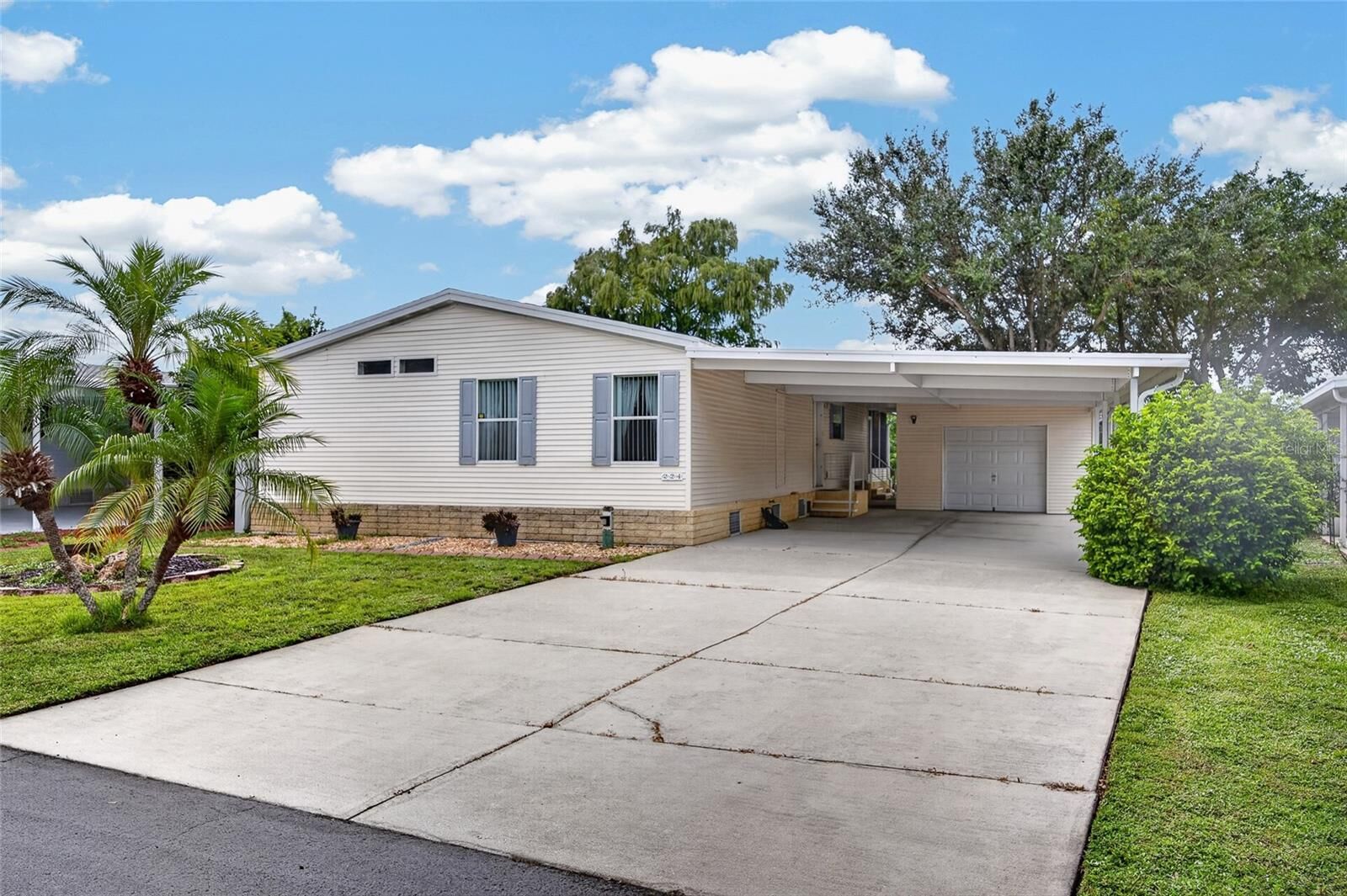Property Photo: 224 Natures Way FL 34287