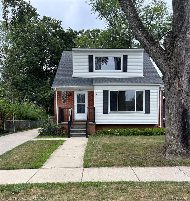 Property Photo:  475 N Harvey (Fl 1) Street  MI 48170 1224 