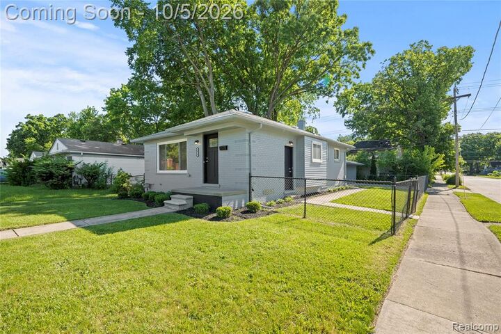 Property Photo:  4014 Greenfield Road  MI 48072 1137 